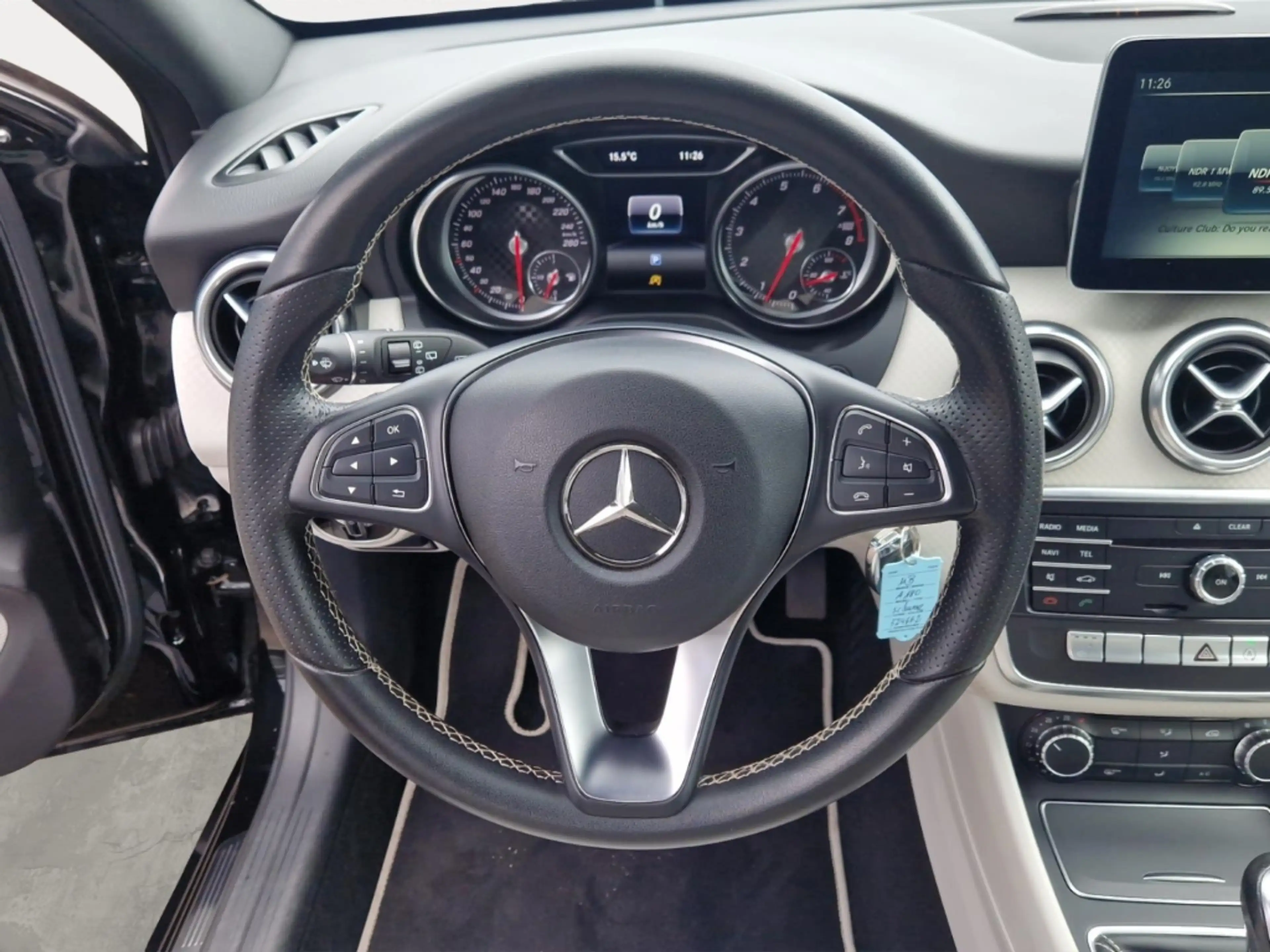 Mercedes-Benz A 180 Urban *PANO*NAVI*BT*SITZHZG.* — photo 9