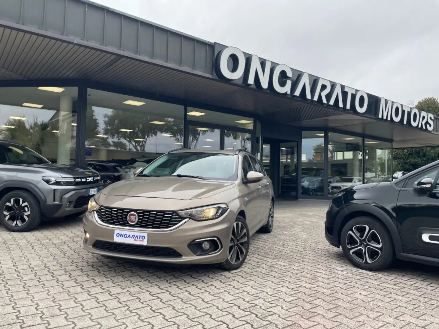 Fiat Tipo 1.6 Mjt S&S SW Lounge Brons - 1