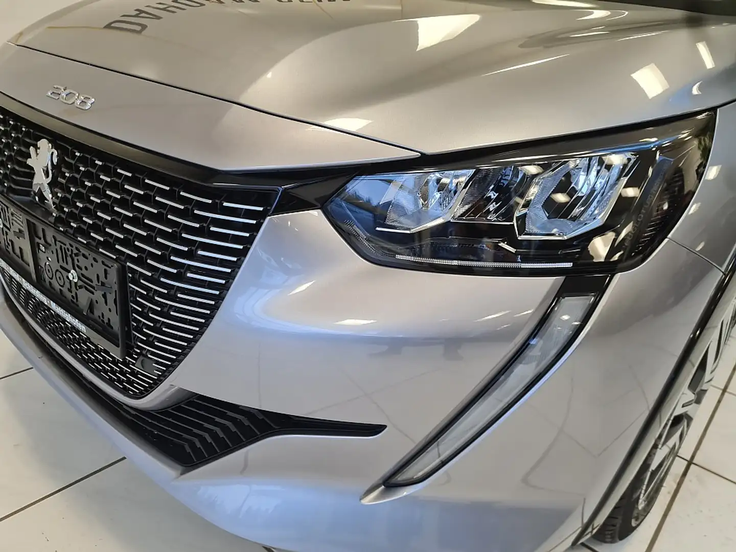 Peugeot e-208 50kWh Active Pack Grau - 2