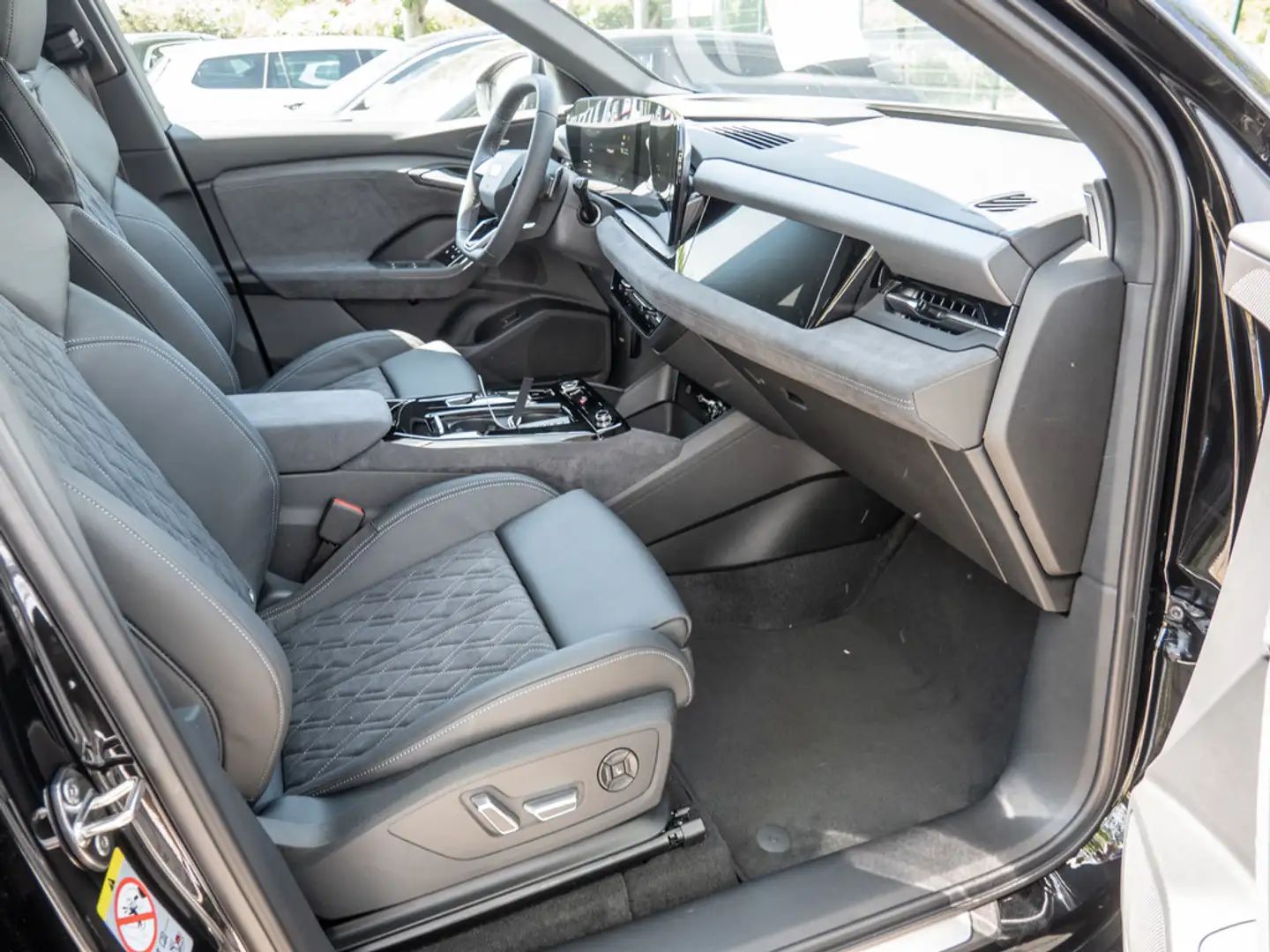 Audi e-tron SUV quattro Schwarz - 2