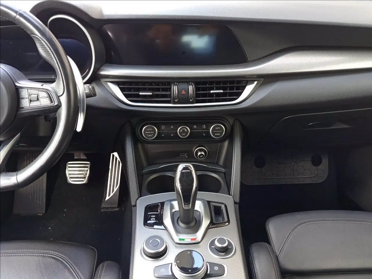 Alfa Romeo Stelvio 2023 — фото 14