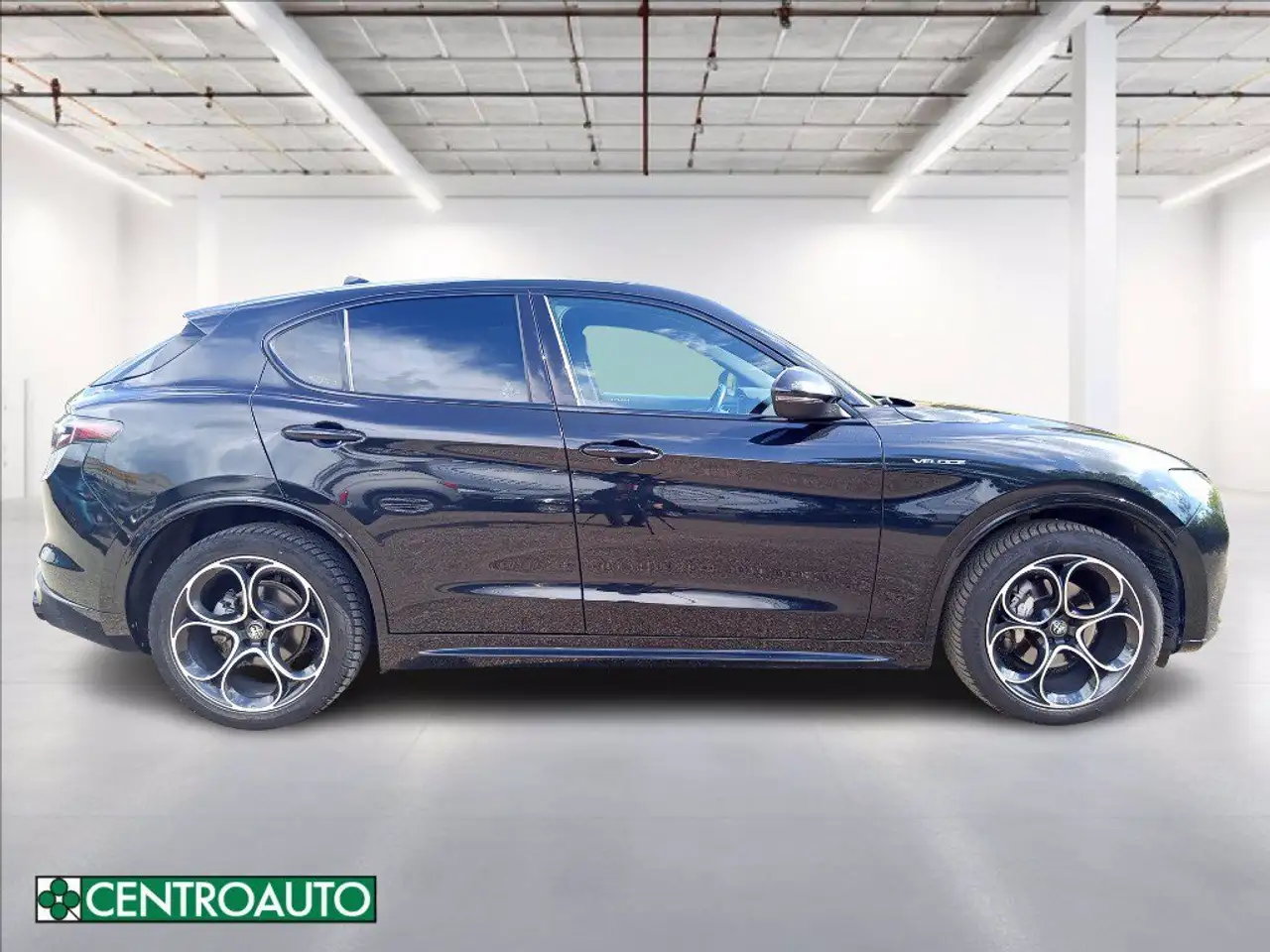 Alfa Romeo Stelvio 2023 — фото 8