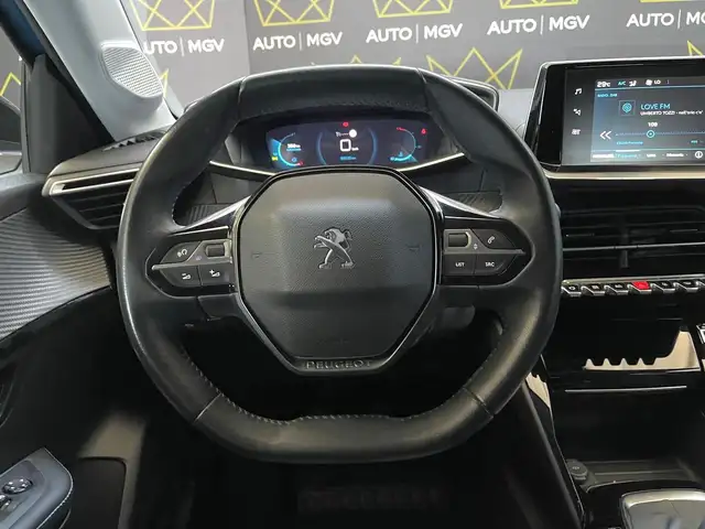 Peugeot 208 view 10