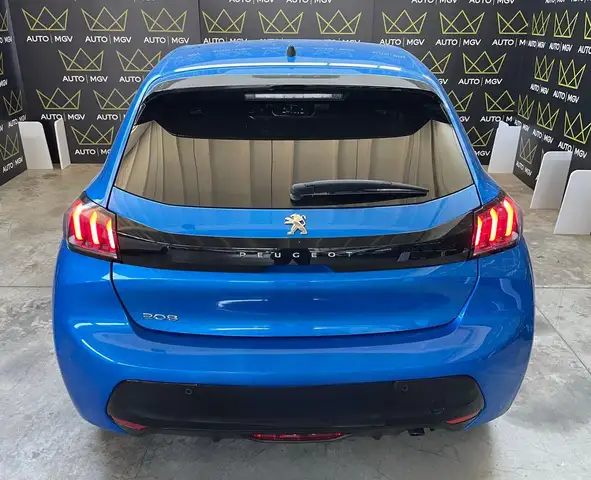 Peugeot 208 view 5