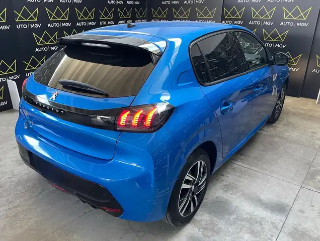 Peugeot 208 view 4