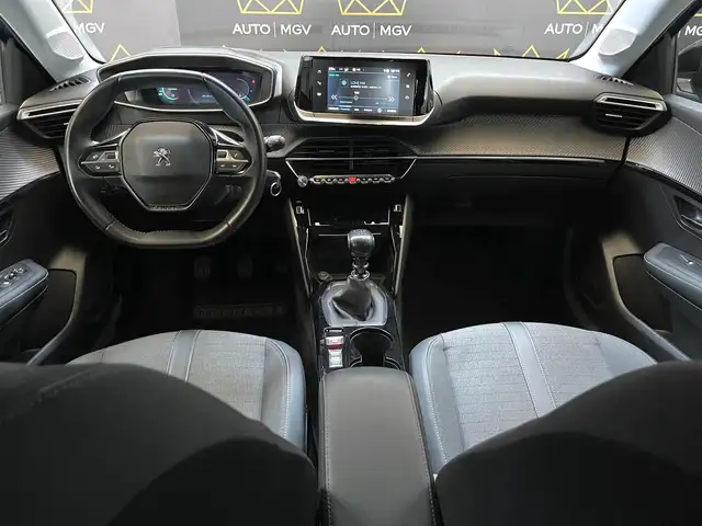 Peugeot 208 view 9