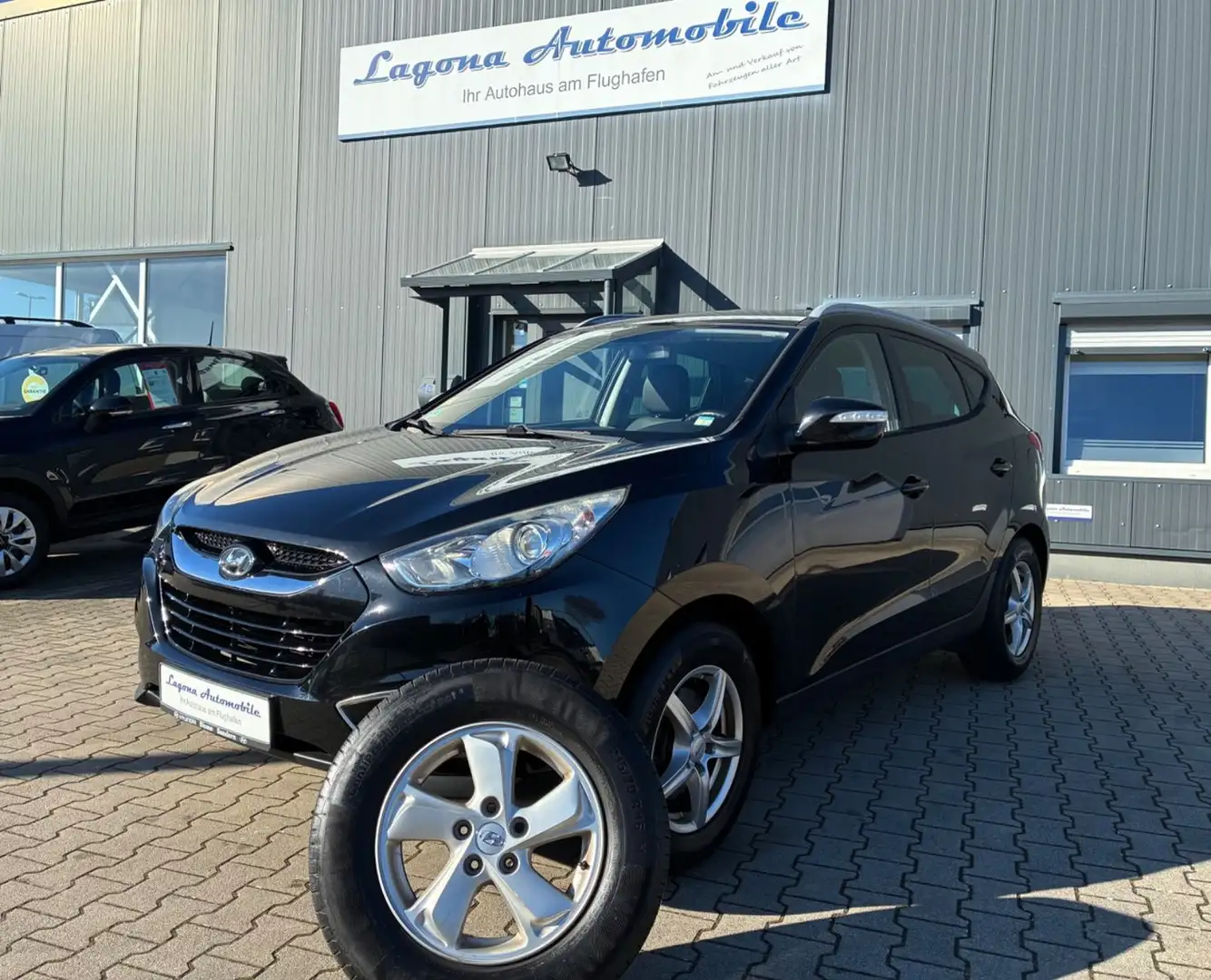 Hyundai iX35 1.7 CRDi Style 2WD *TOP GEPFLEGT/4xSITZHZ* Schwarz - 1
