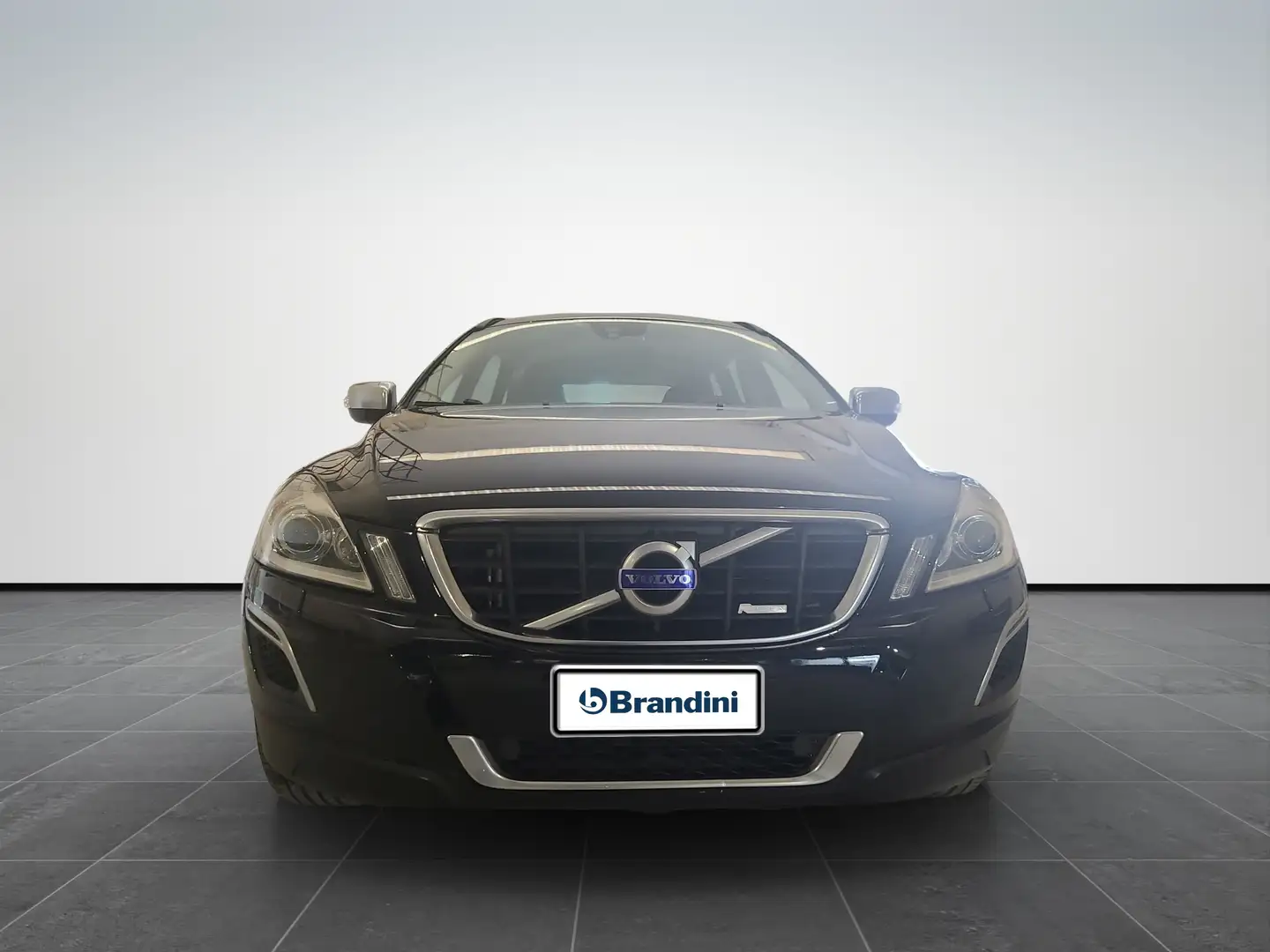 Volvo XC60 2.4 D4 R-Design Schwarz - 2