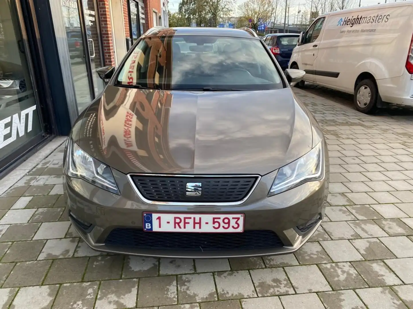 SEAT Leon 1.6 TDI / Pack Dynamic / Pack Family / Pack Conven Brun - 2