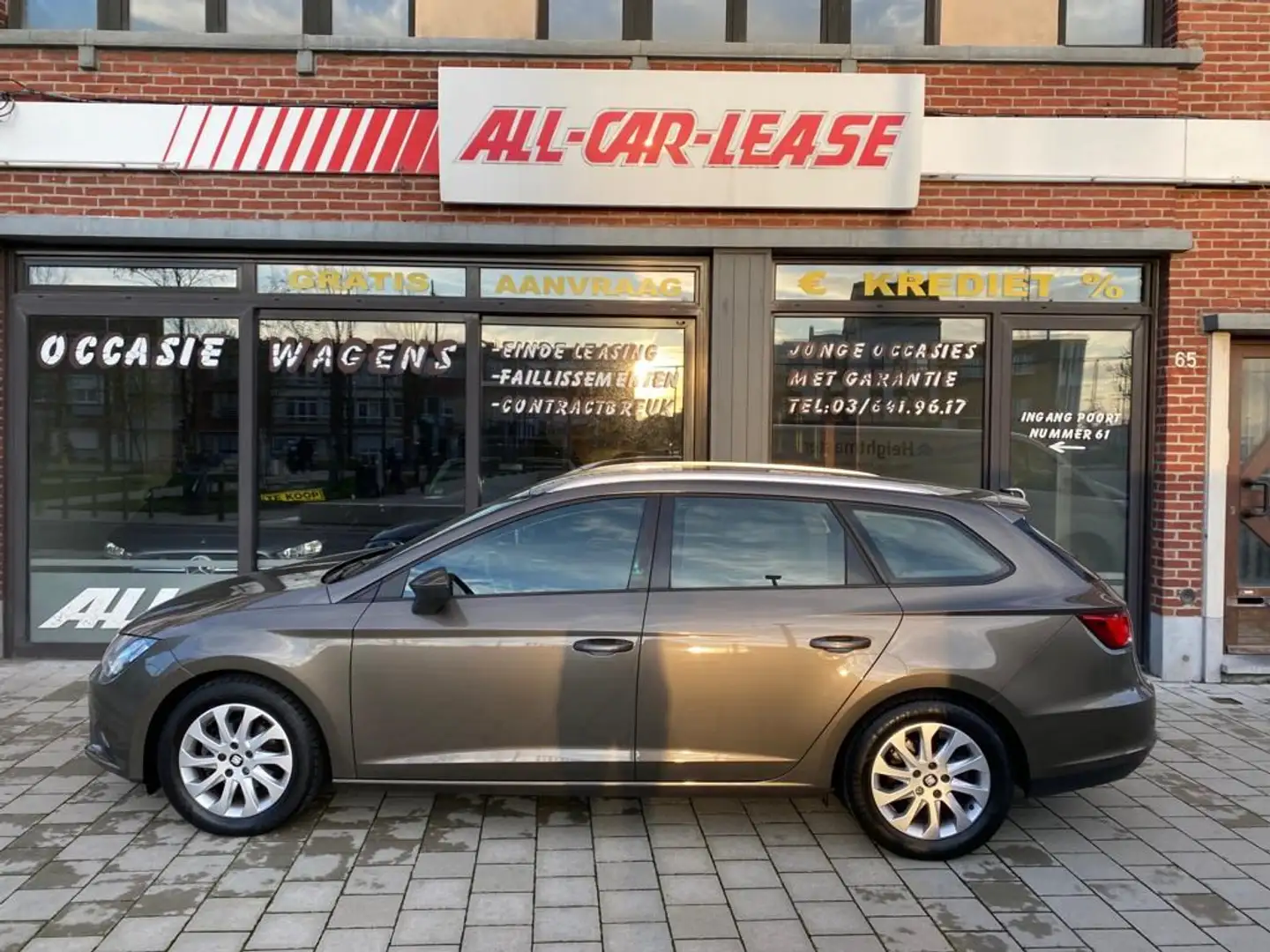 SEAT Leon 1.6 TDI / Pack Dynamic / Pack Family / Pack Conven Brun - 1