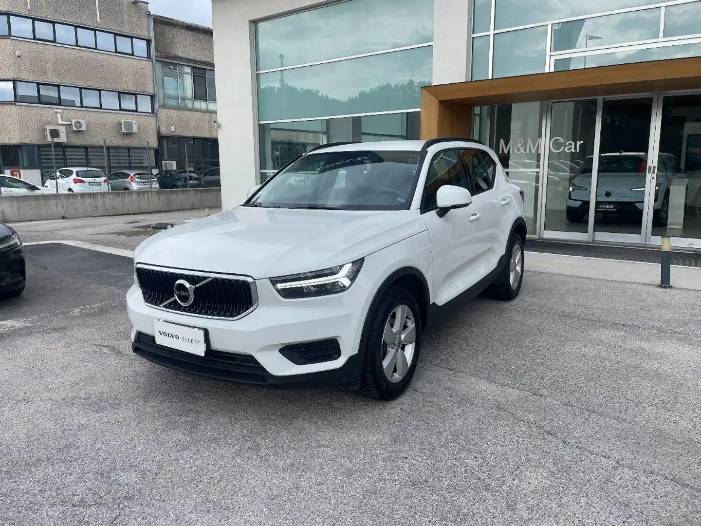 Volvo XC40 T2 Mementum Core Bianco - 2