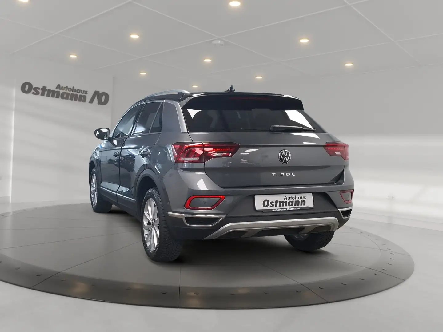 Volkswagen T-Roc 1.5 TSI Style AHK Massage Navi CarPlay Grijs - 2