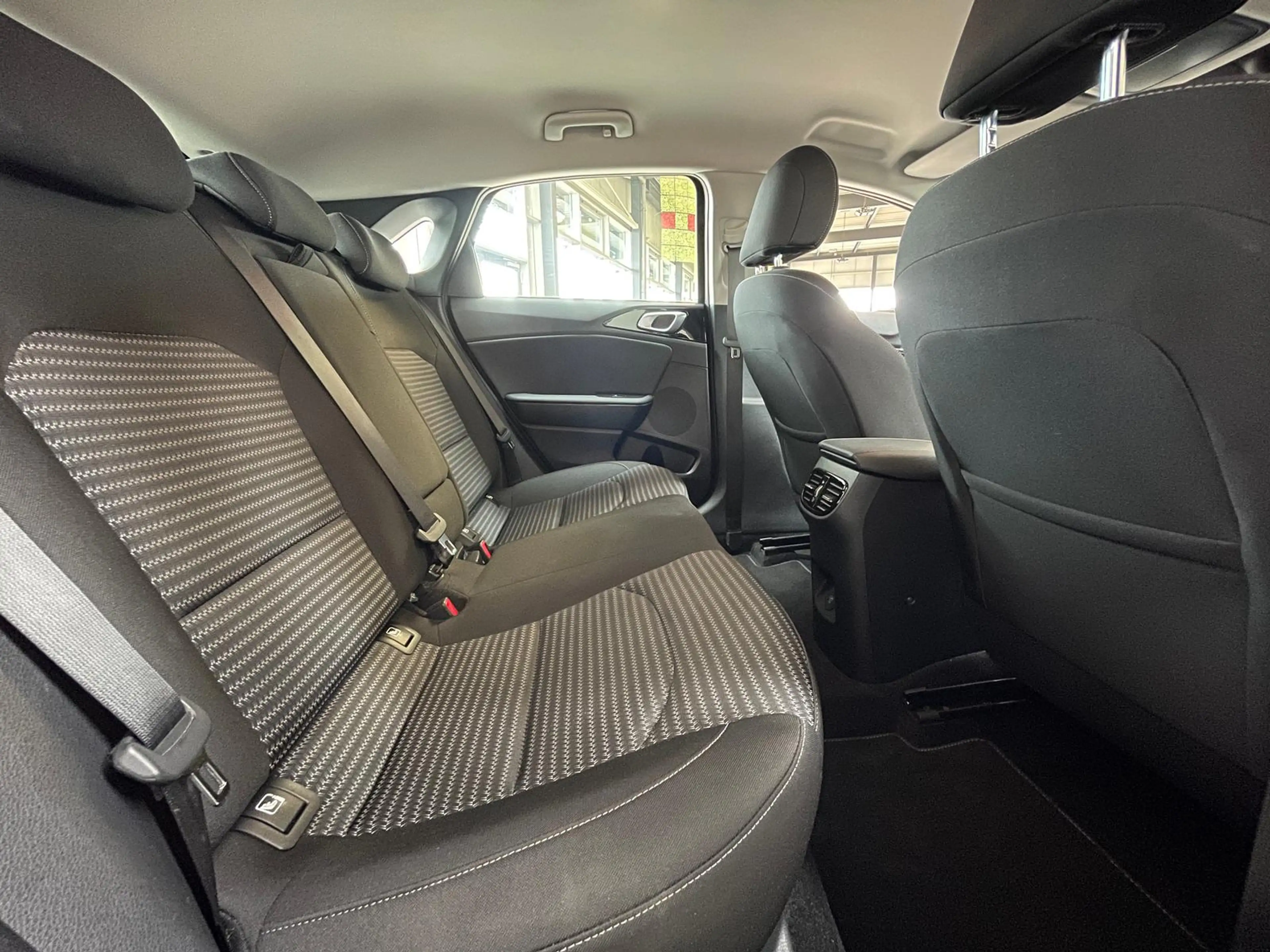 Kia Ceed / cee'd DCT+Kamera+Navi+SHZ+LHZ+2Z.Klimaauto+++ — photo 11