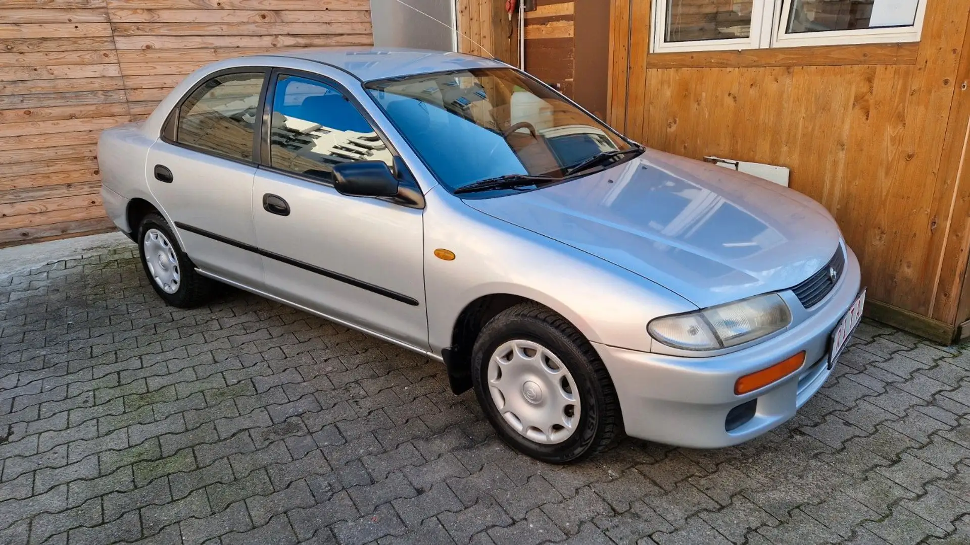 Mazda 323 1.5, Klima, Tüv Neu, KM 95807 Szürke - 2