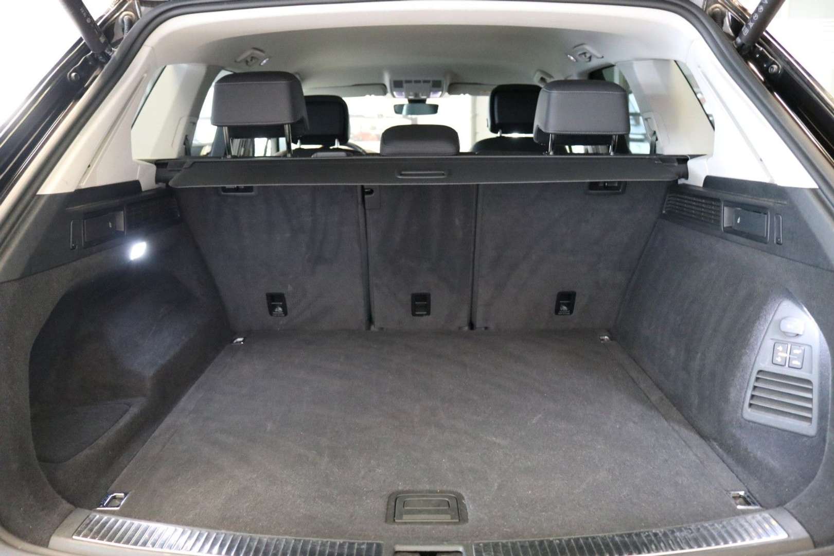 Volkswagen Touareg R-Line -  - Joinsteer - #4