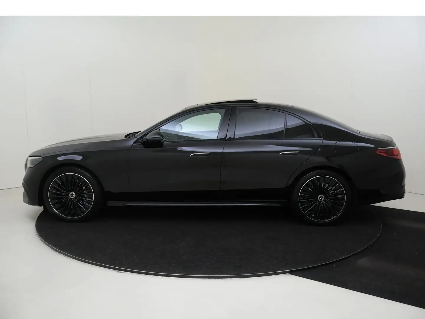 Mercedes-Benz E 400 e 4MATIC AMG Line /Panoramadak / AIRMATIC/ Achtera Noir - 2