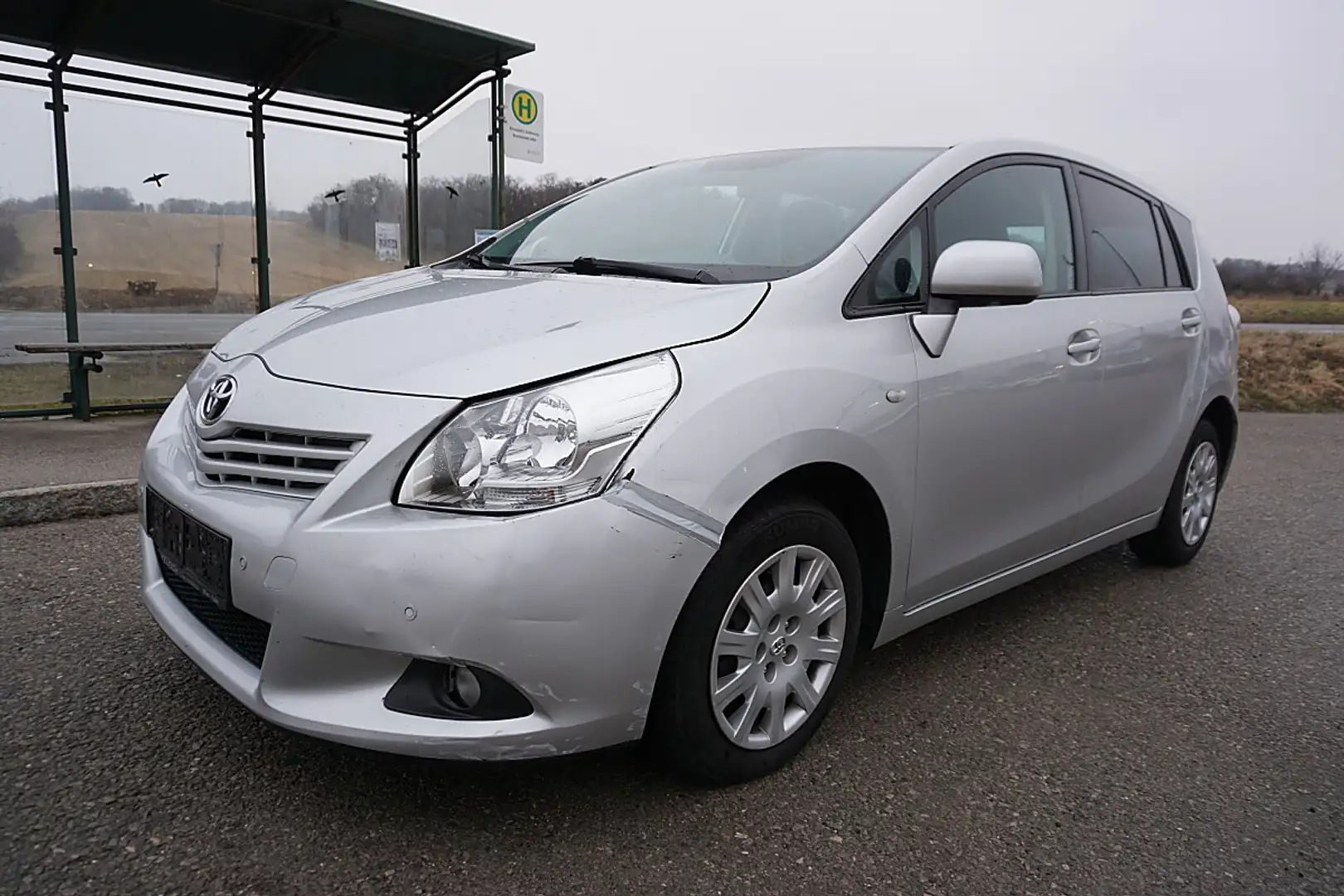 Toyota Verso 2,0 D-4D 125 Young Family DPF Silber - 2