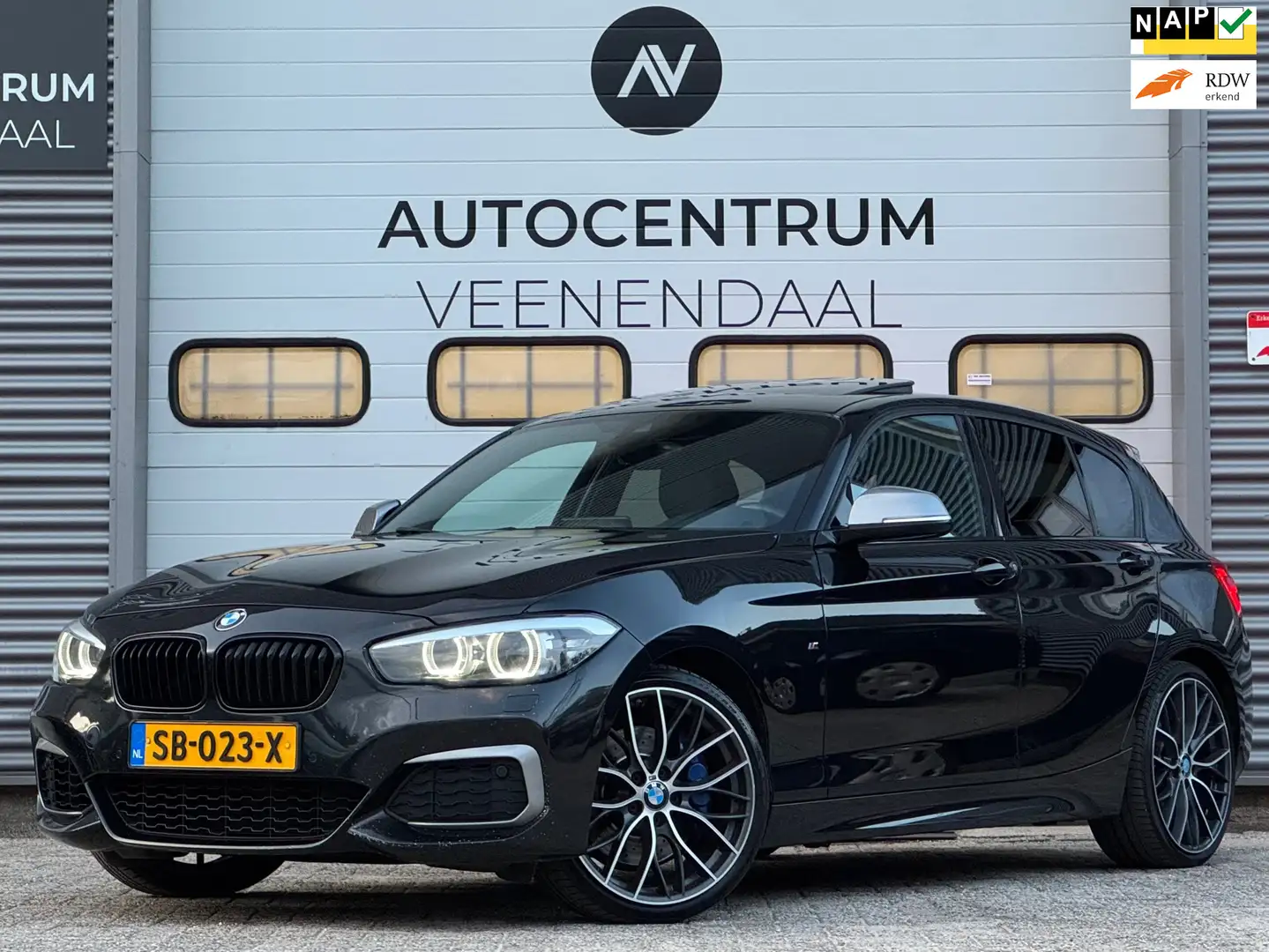 BMW 140 1-serie M140i xDrive B58 340 PK SCHUIFDAK/CARPLAY/ Zwart - 1