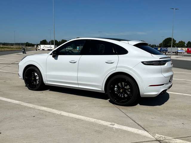 Imagine Porsche Cayenne Turbo Coupé Leichtbau,Porsche Garantie