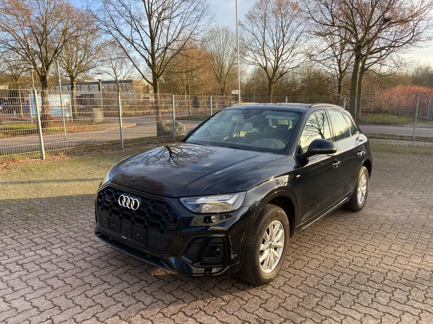 Audi Q5 40 TDI quattro S line Schwarz - 2