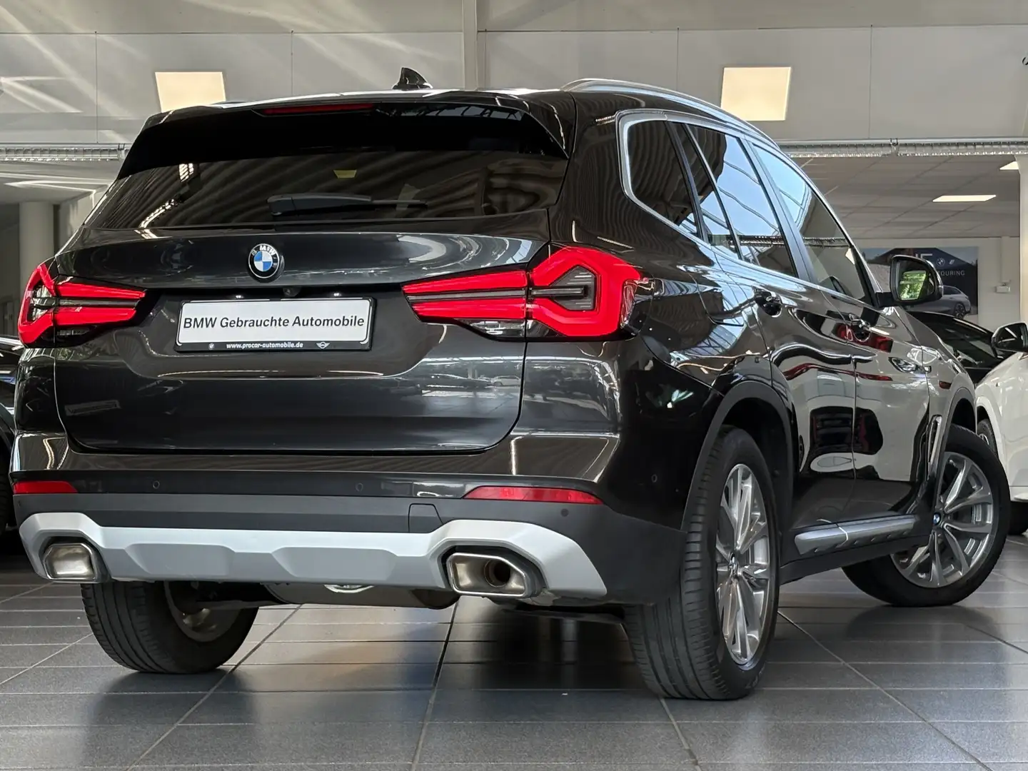 BMW X3 xDrive20d AdapLED PA RFK AHK Shz. DAB 19" LMR Gris - 2