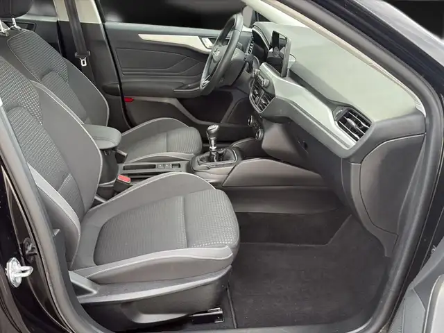 Ford Focus view 13