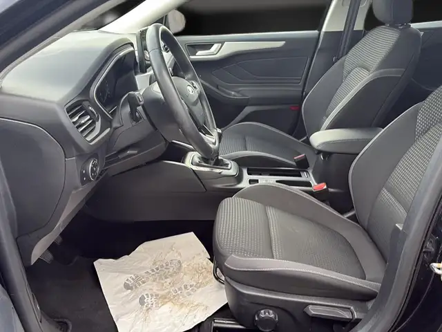 Ford Focus view 14
