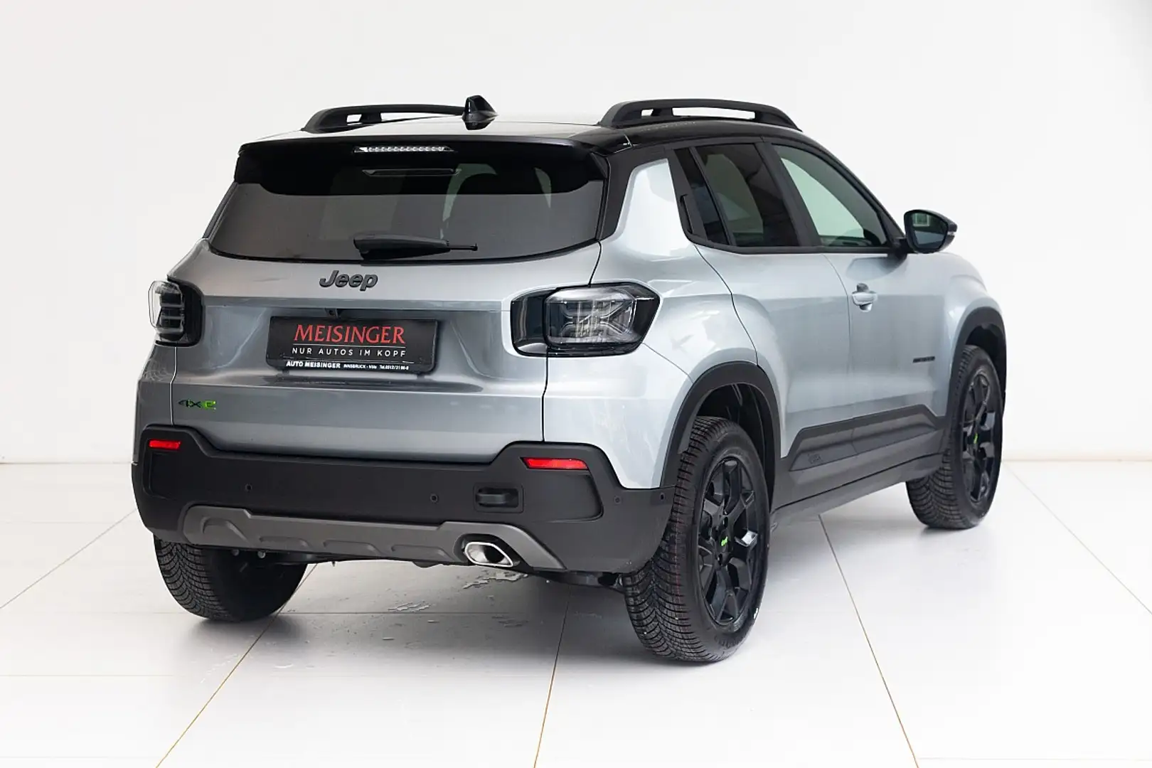 Jeep Avenger 1.2 T3 e-Hybrid 4xe Upland e-DCT6 Grau - 2