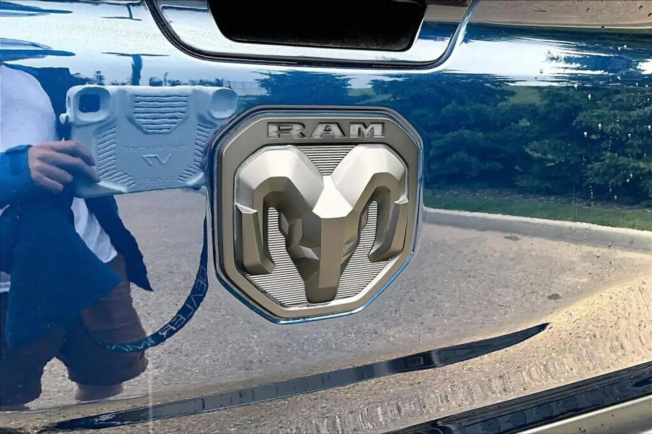 RAM 1500 снимка RAM 1500