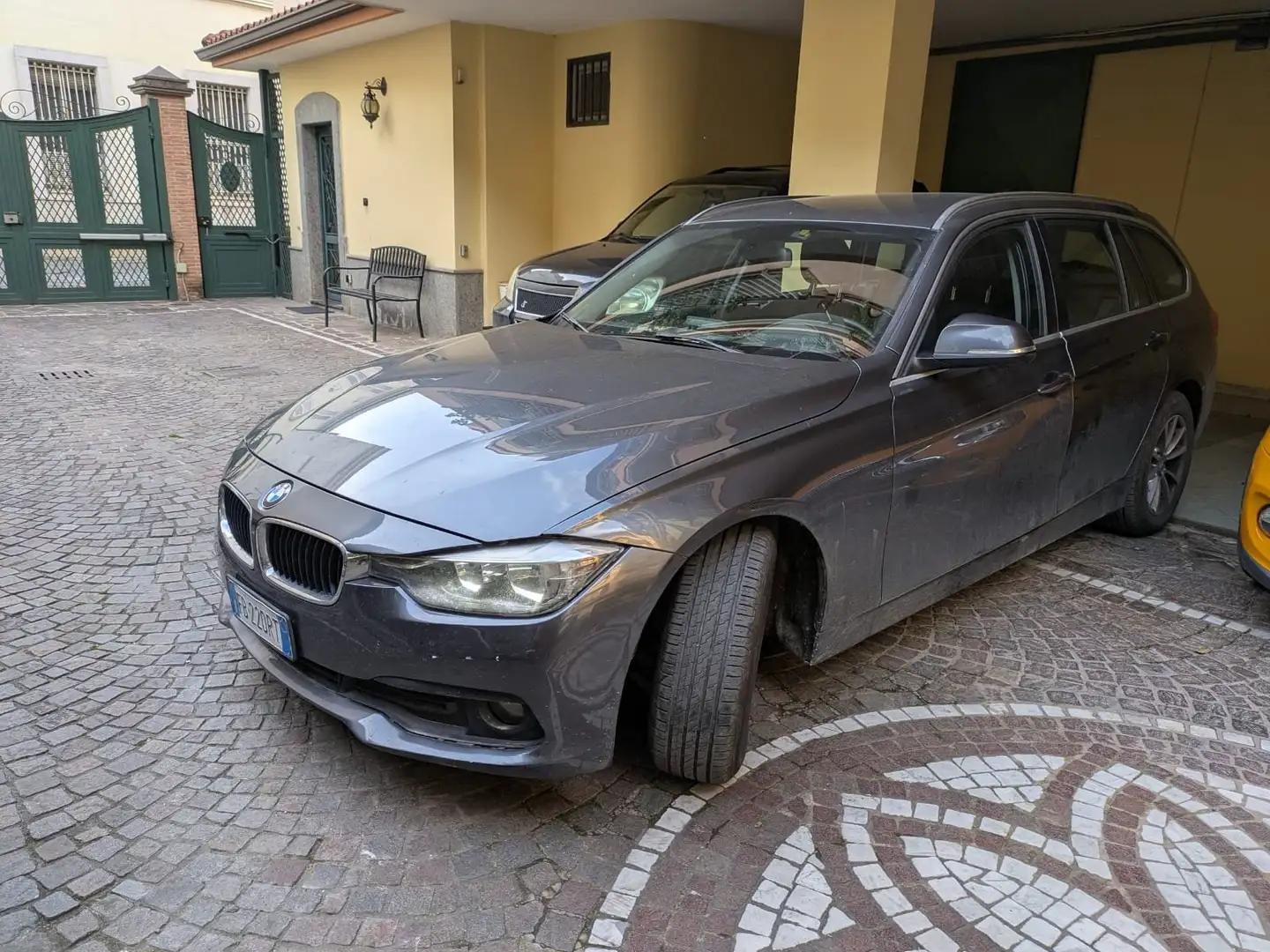 BMW 316 Serie+3+F31+2015+Touring+316d+Touring Grigio - 1