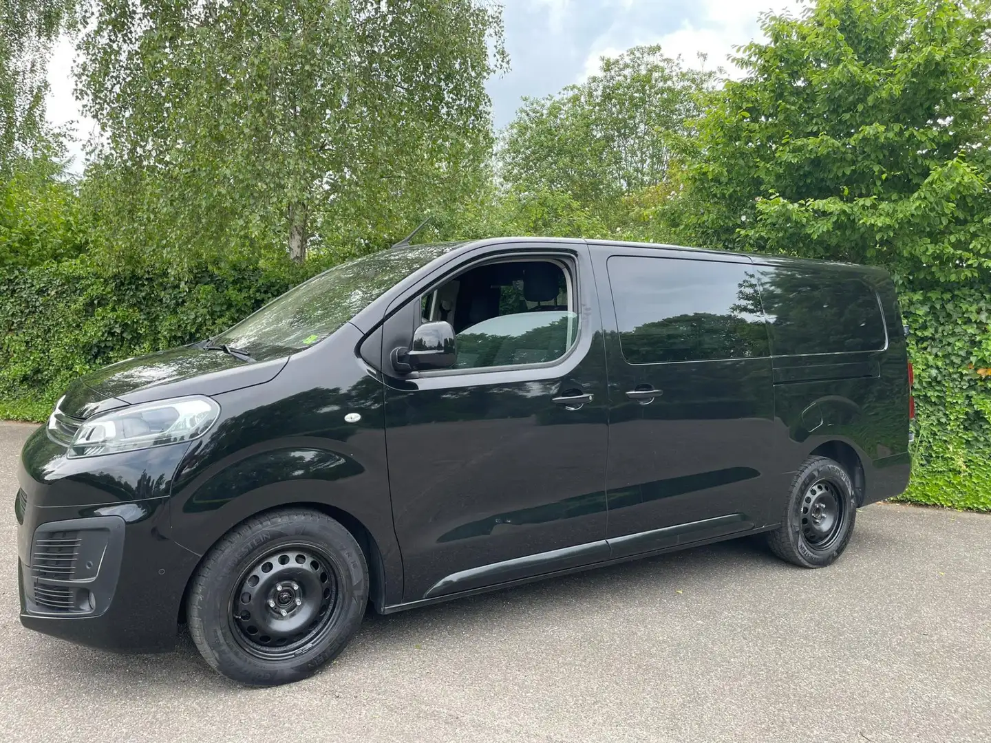 Citroen Jumpy 2.0 BlueHDI 180 Business XL DC S&S BUS Zwart - 2