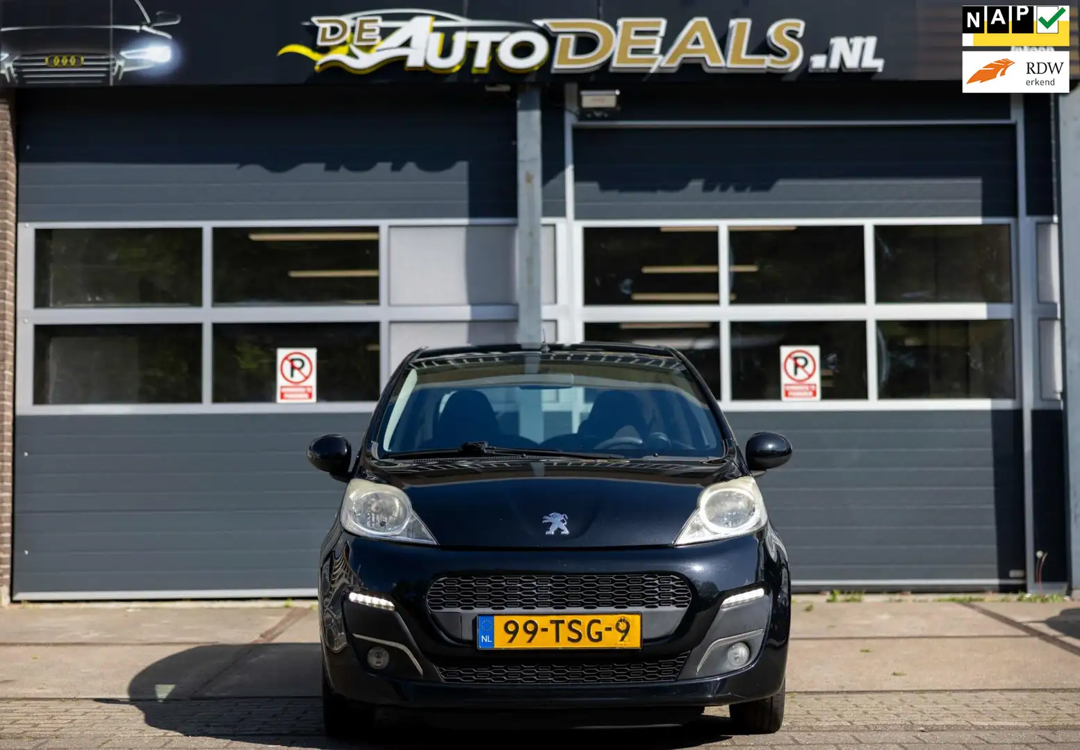 Peugeot 107 1.0 Active AIRCO NETTE AUTO 1STE EIGENAAR LAGE KMS Zwart - 1