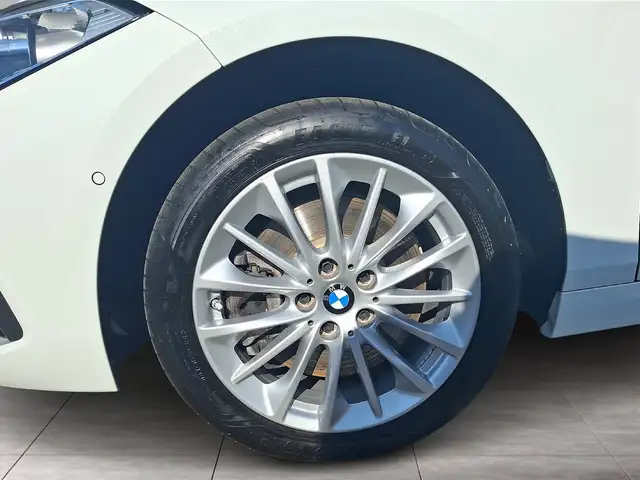 BMW 1 Series view 8