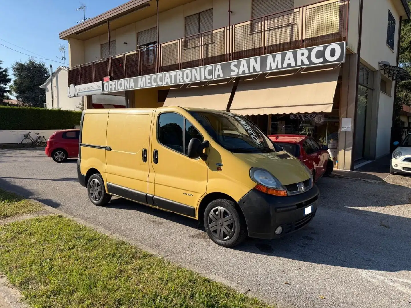 Renault Trafic 1.9 Dci PC-TN 74kw 100cv Giallo - 1