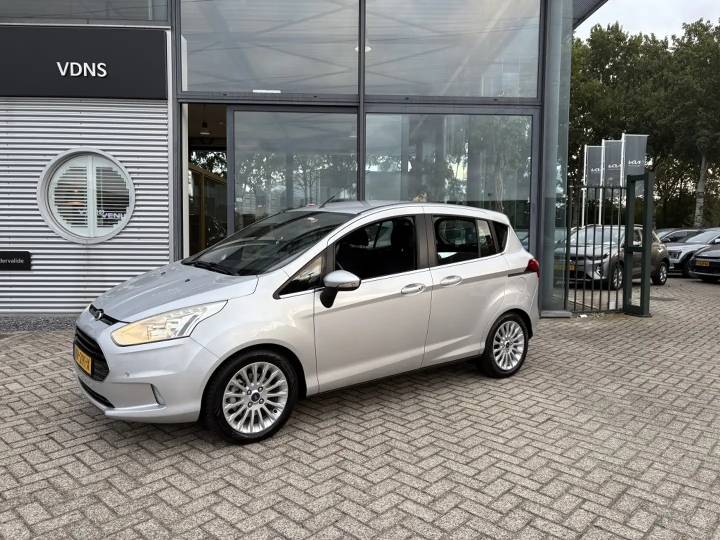 Ford B-Max 1.0 EcoB. Titanium '' zeer mooi '' Grijs - 2