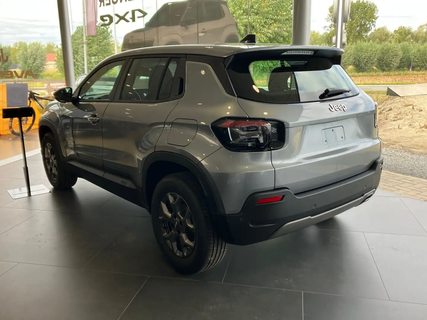 Jeep Avenger 1.2 TURBO 100 PK | MANUEEL | OPENDEUR ACTIE!!! Gris - 2