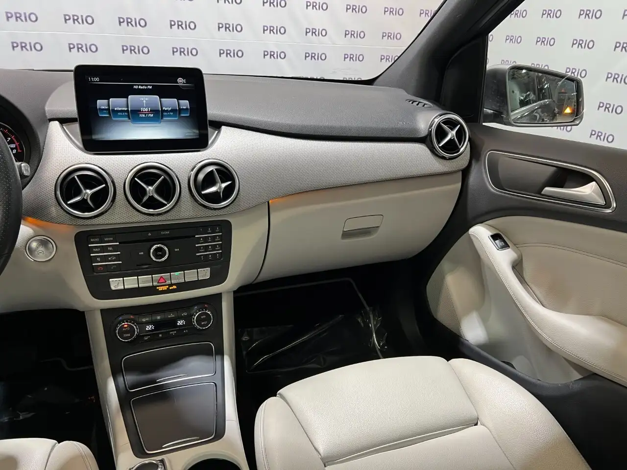 Mercedes-Benz B-Class снимка Mercedes-Benz B-Class