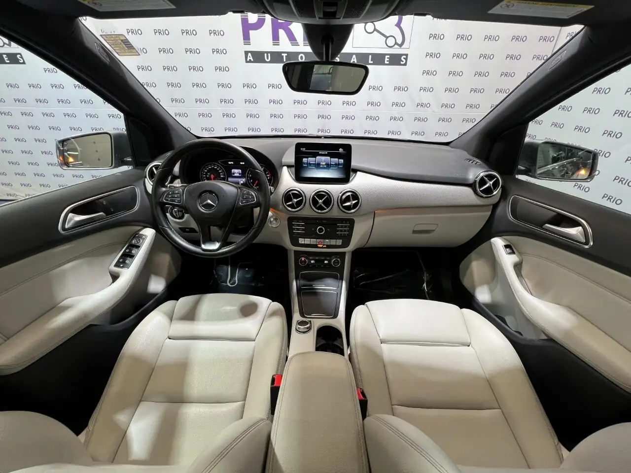 Mercedes-Benz B-Class снимка Mercedes-Benz B-Class