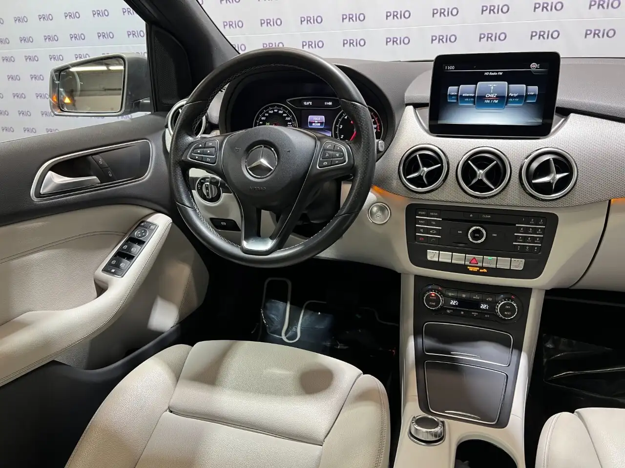 Mercedes-Benz B-Class снимка Mercedes-Benz B-Class