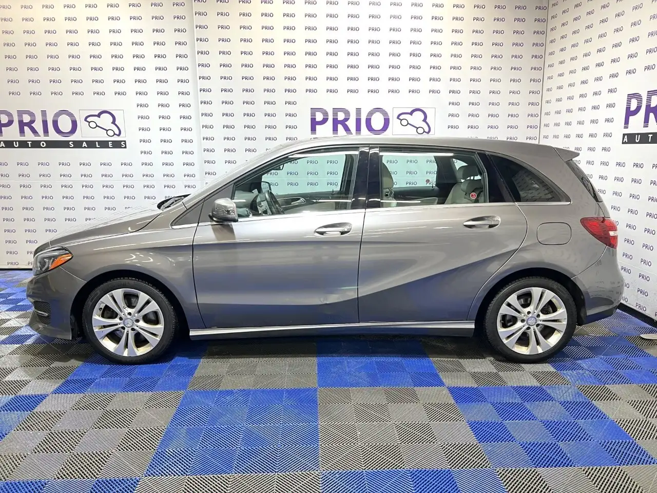 Mercedes-Benz B-Class снимка Mercedes-Benz B-Class