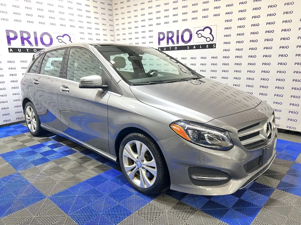 Mercedes-Benz B-Class снимка Mercedes-Benz B-Class