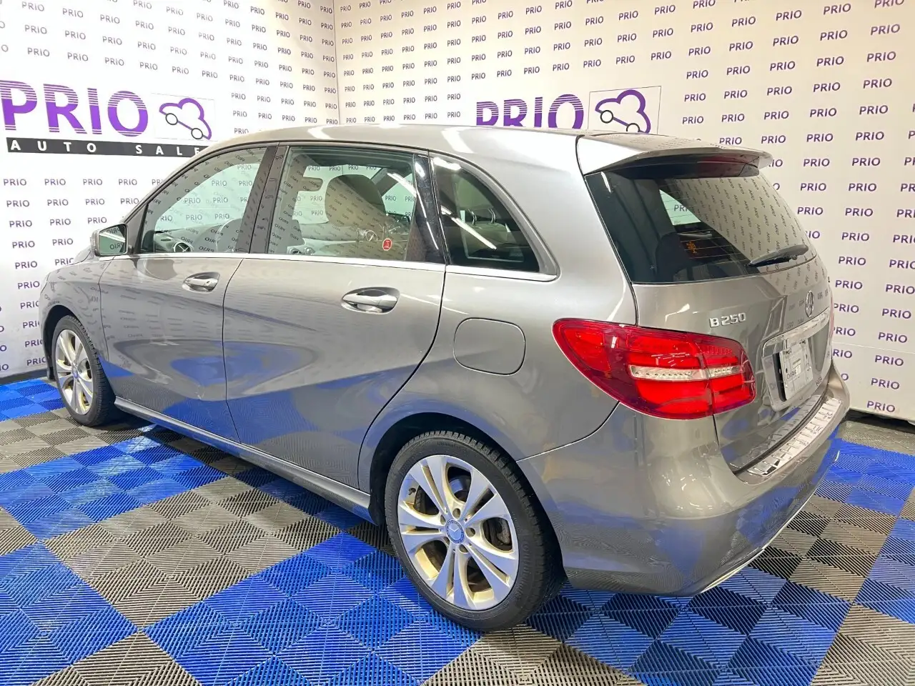 Mercedes-Benz B-Class снимка Mercedes-Benz B-Class