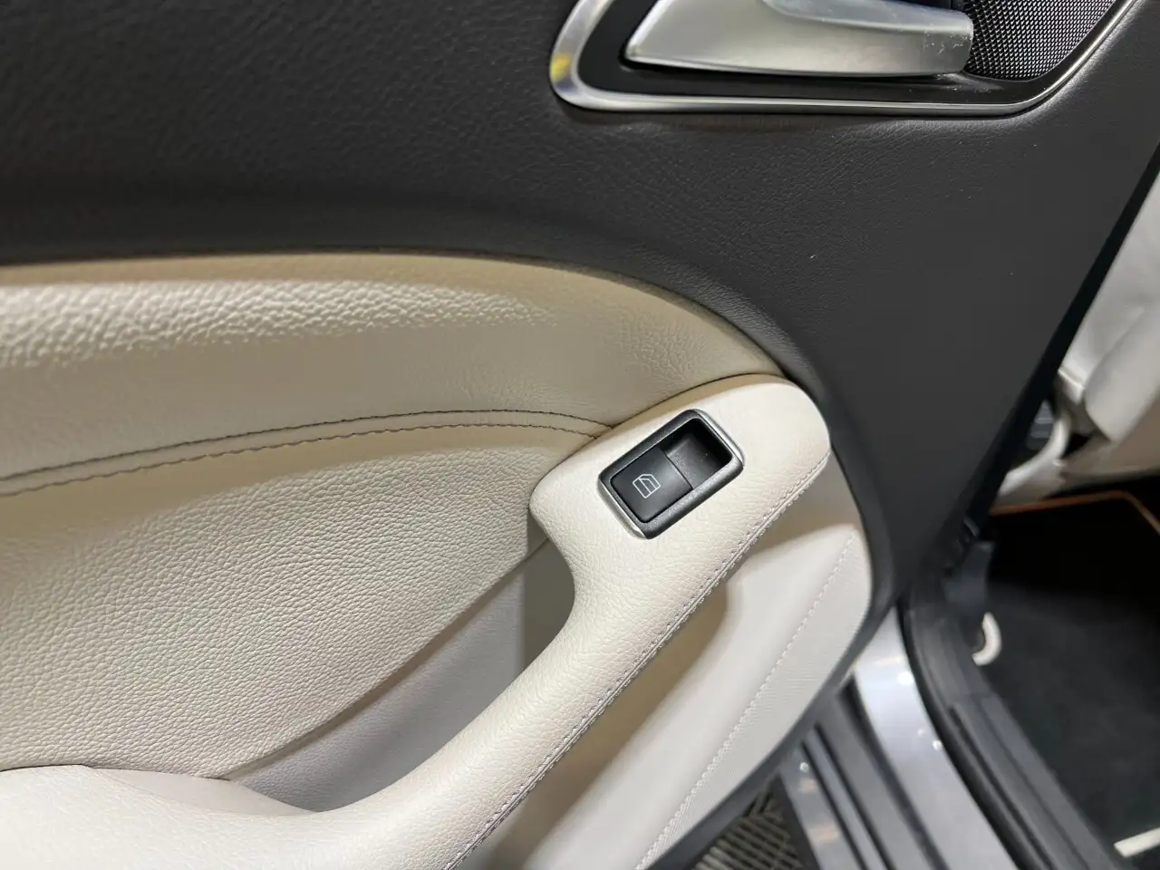 Mercedes-Benz B-Class снимка Mercedes-Benz B-Class