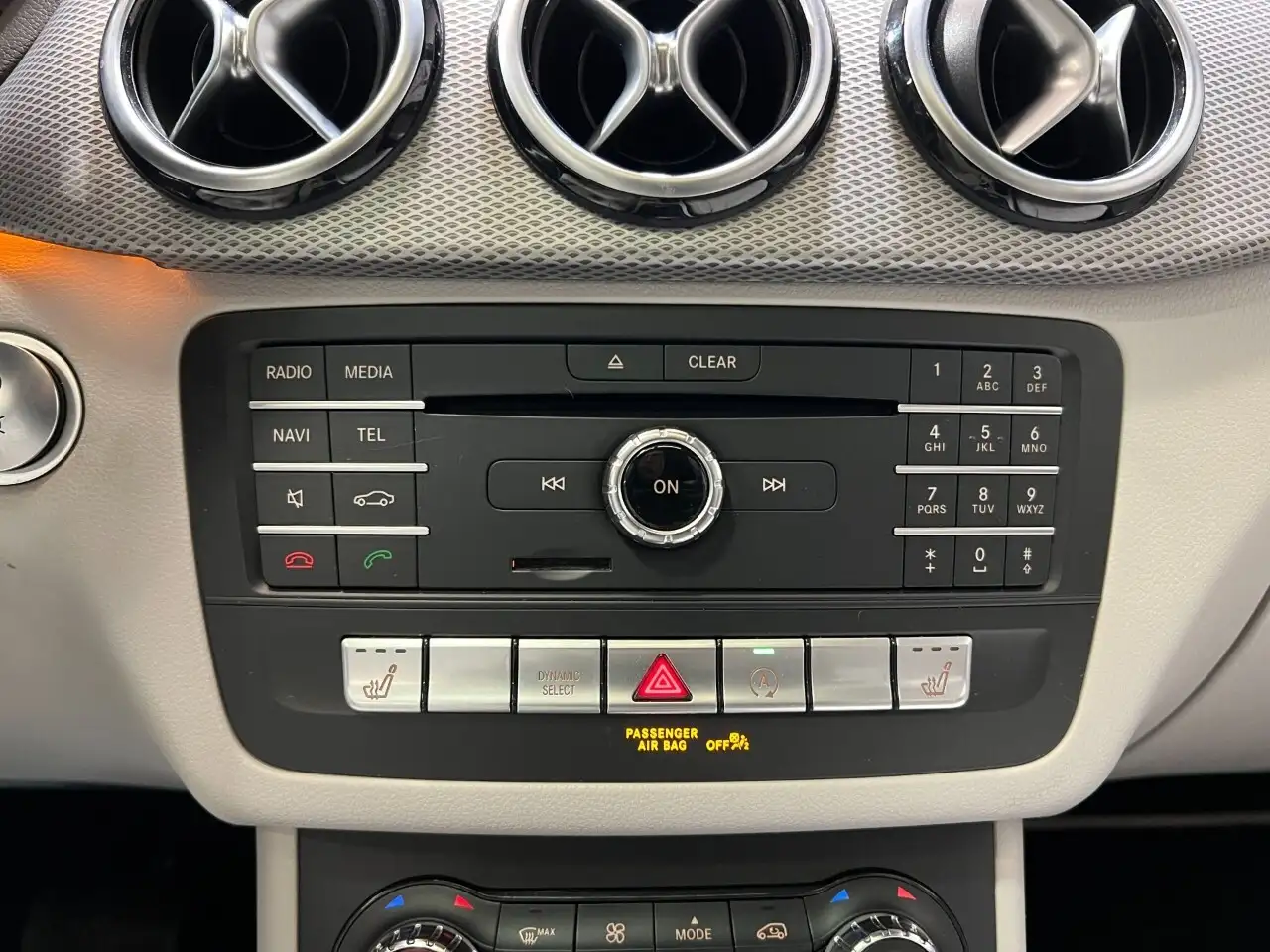 Mercedes-Benz B-Class снимка Mercedes-Benz B-Class