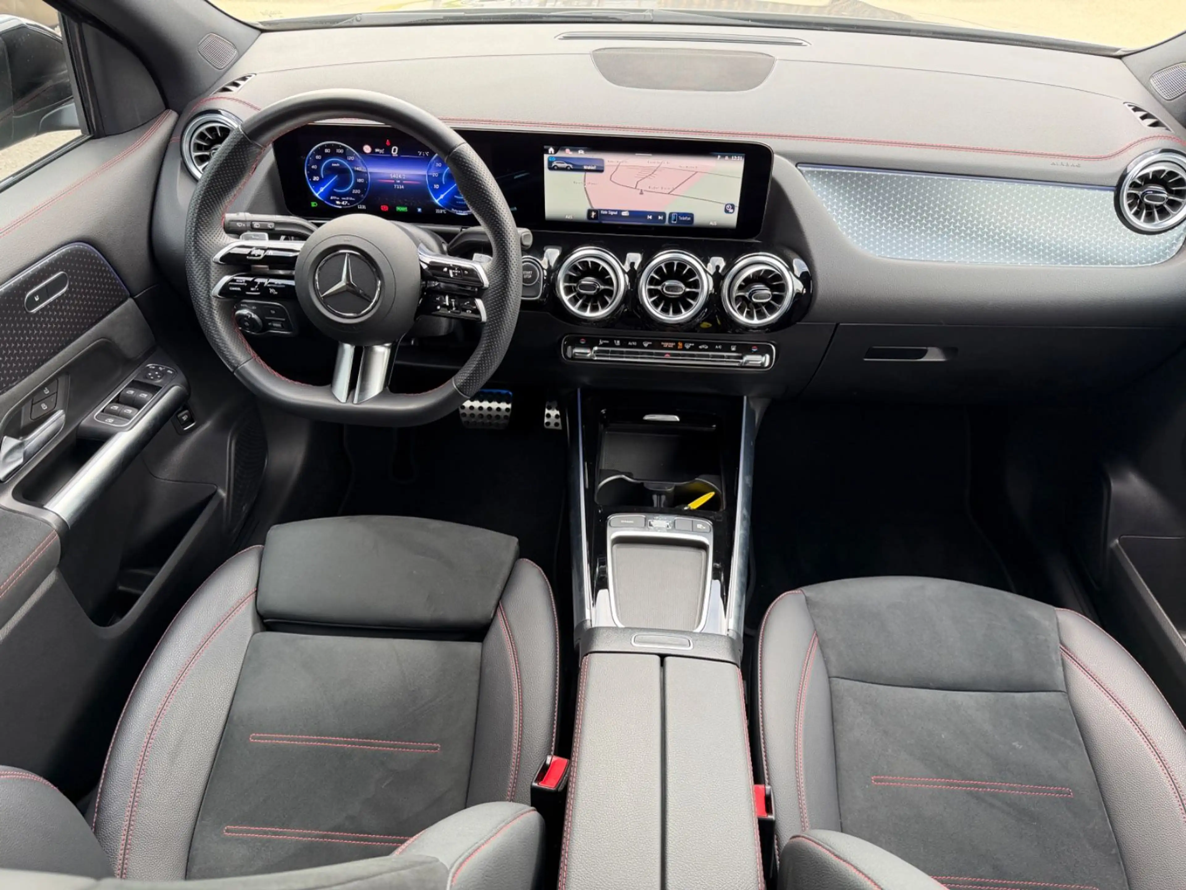 Mercedes-Benz EQA 250+   AMG Leder Navi Kamera LED — photo 12