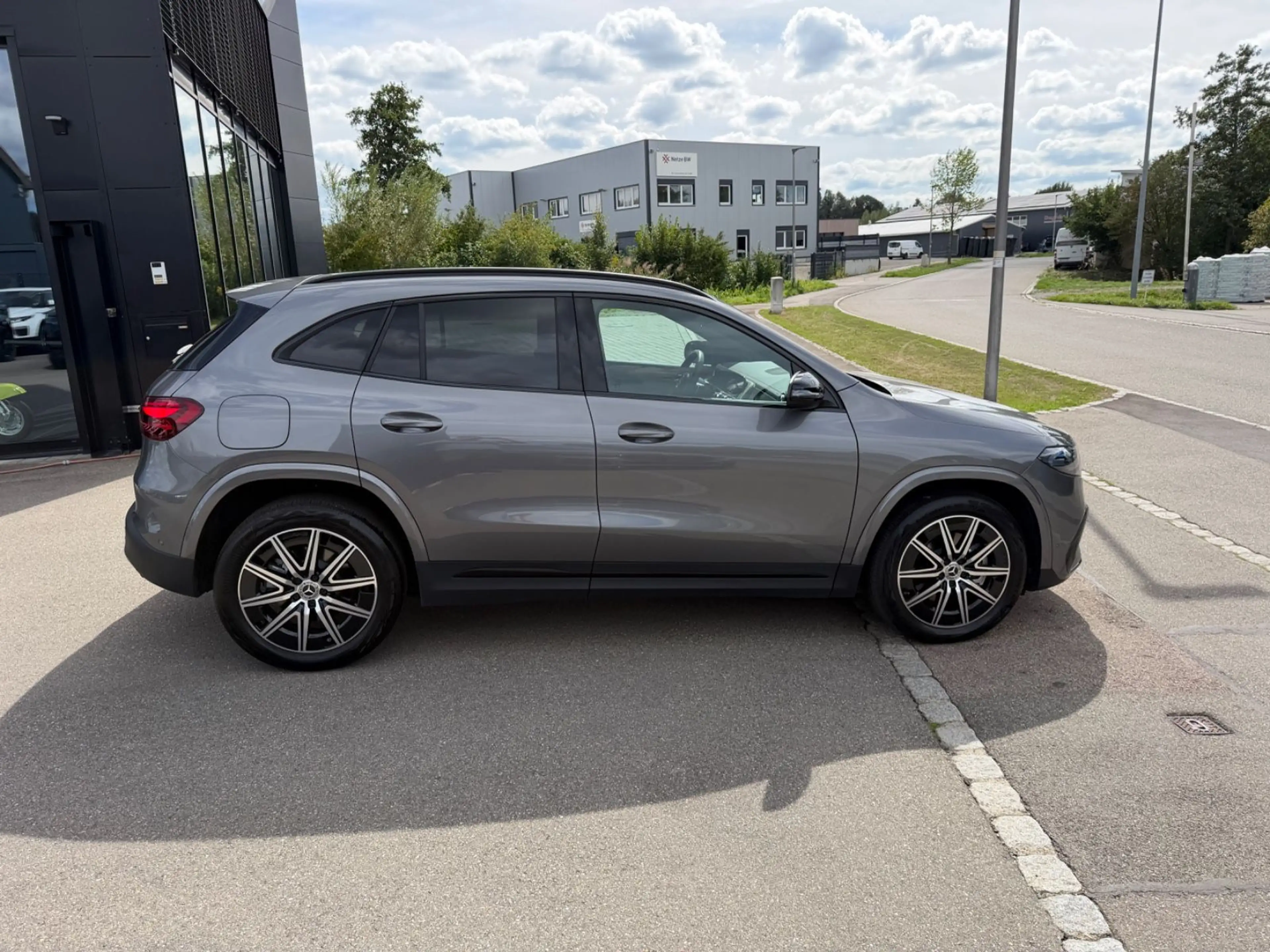 Mercedes-Benz EQA 250+   AMG Leder Navi Kamera LED — photo 9