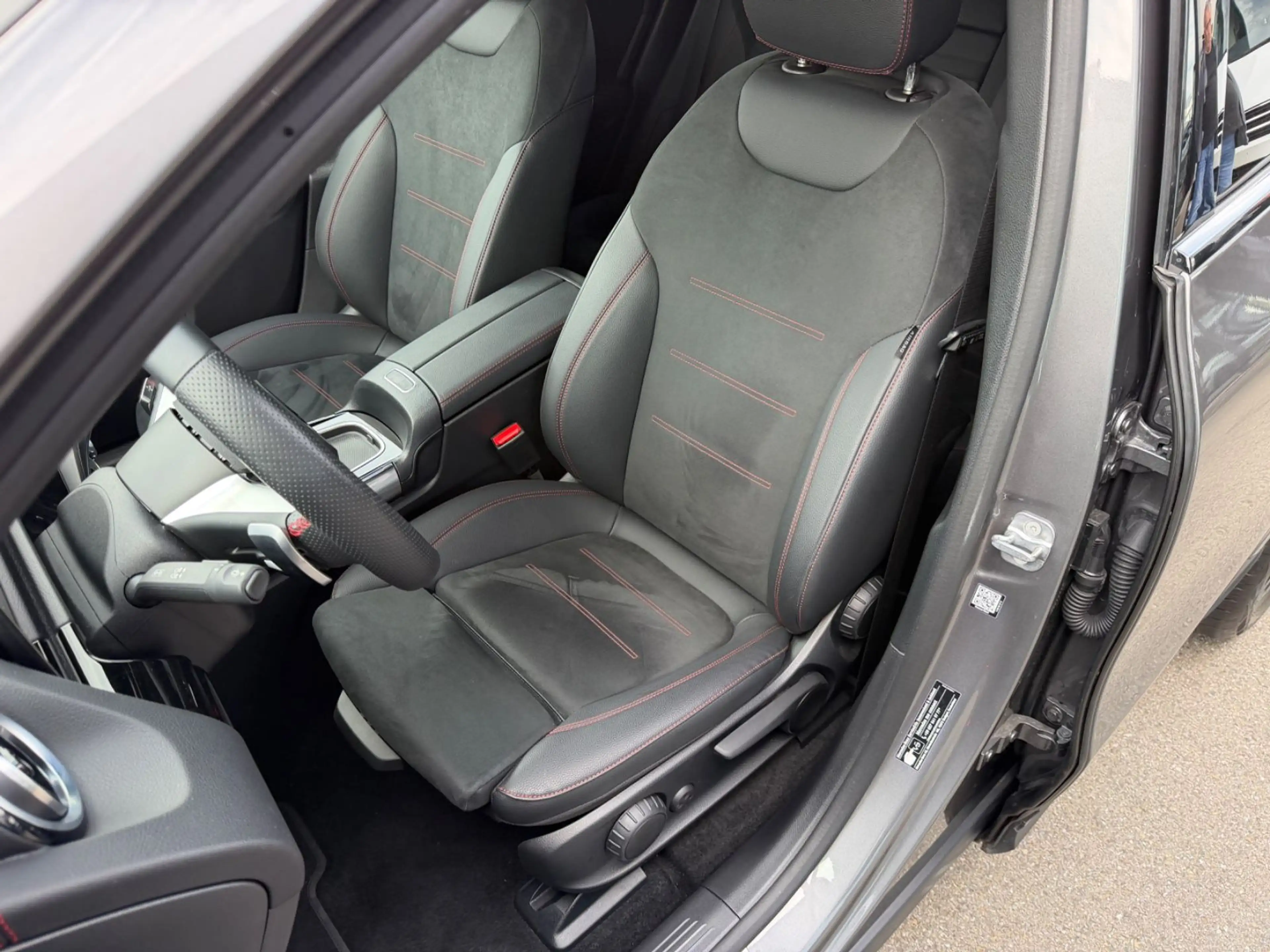 Mercedes-Benz EQA 250+   AMG Leder Navi Kamera LED — photo 15