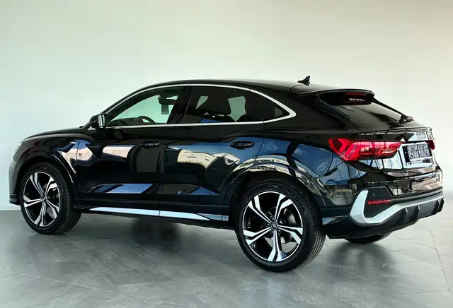 Audi Q3 view 11