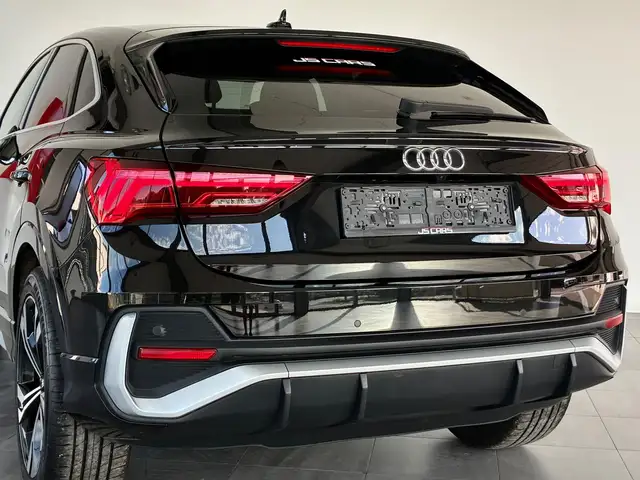 Audi Q3 view 13