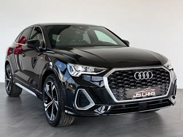 Audi Q3 view 8
